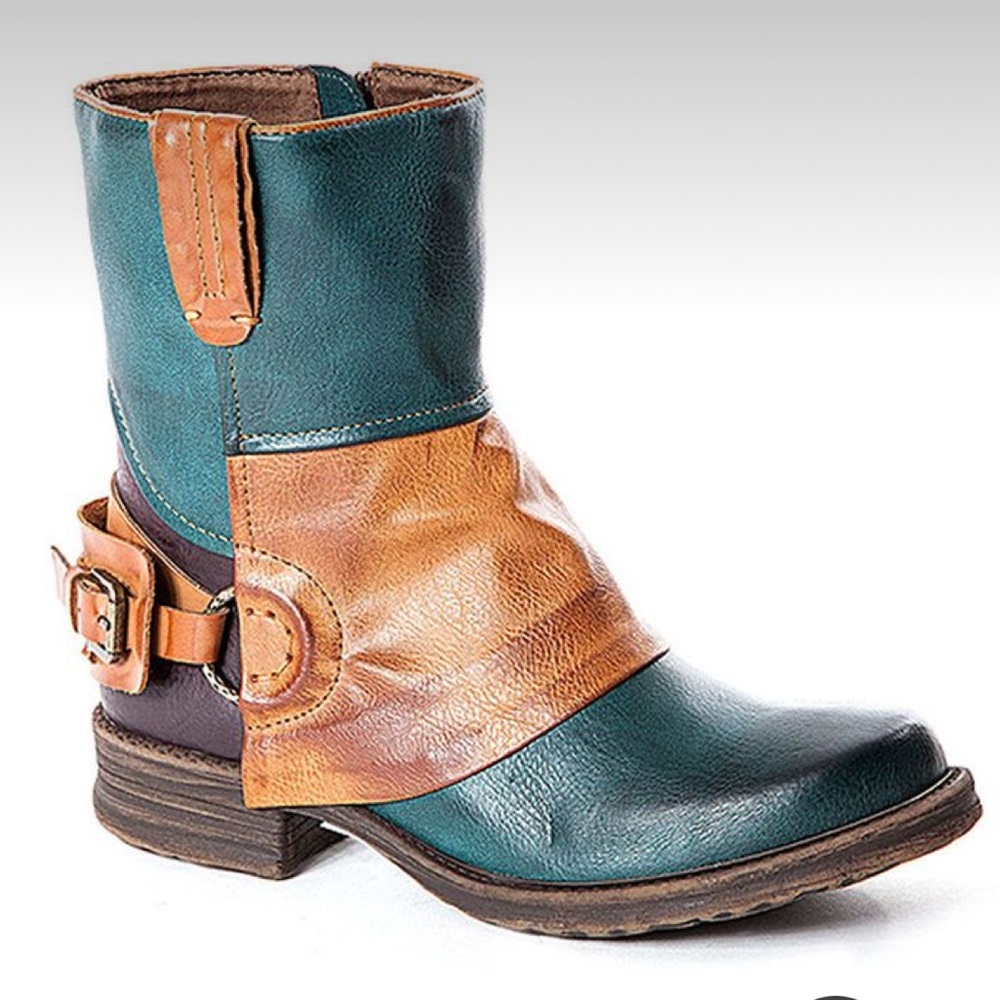 Blue Amanda boot by French blu